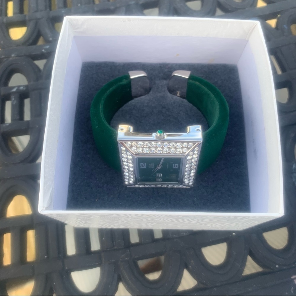 🆕 Nolan Miller Glamour Collection Cuff Watch Green Velour Crystals - Picture 4 of 6